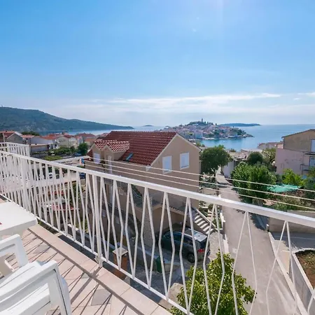Nensi Apartment Primosten